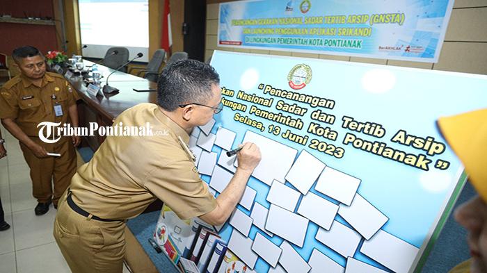 Pencanangan-Gerakan-Nasional-Sadar-dan-Tertib-Arsip-23ewd.jpg