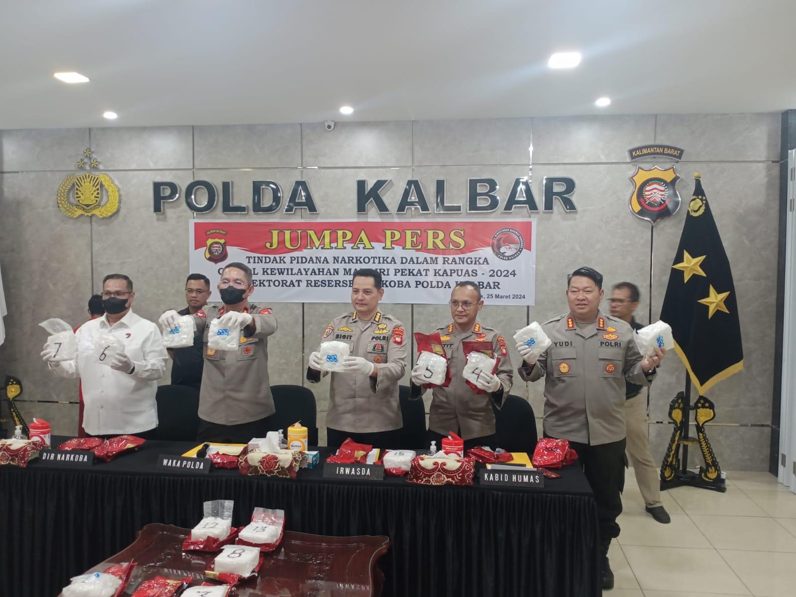 Polda Kalbar Gelar Jumpa Pers Penangkapan Pengedar Narkoba di Pontianak, Barang Bukti 15 Kg Sabu