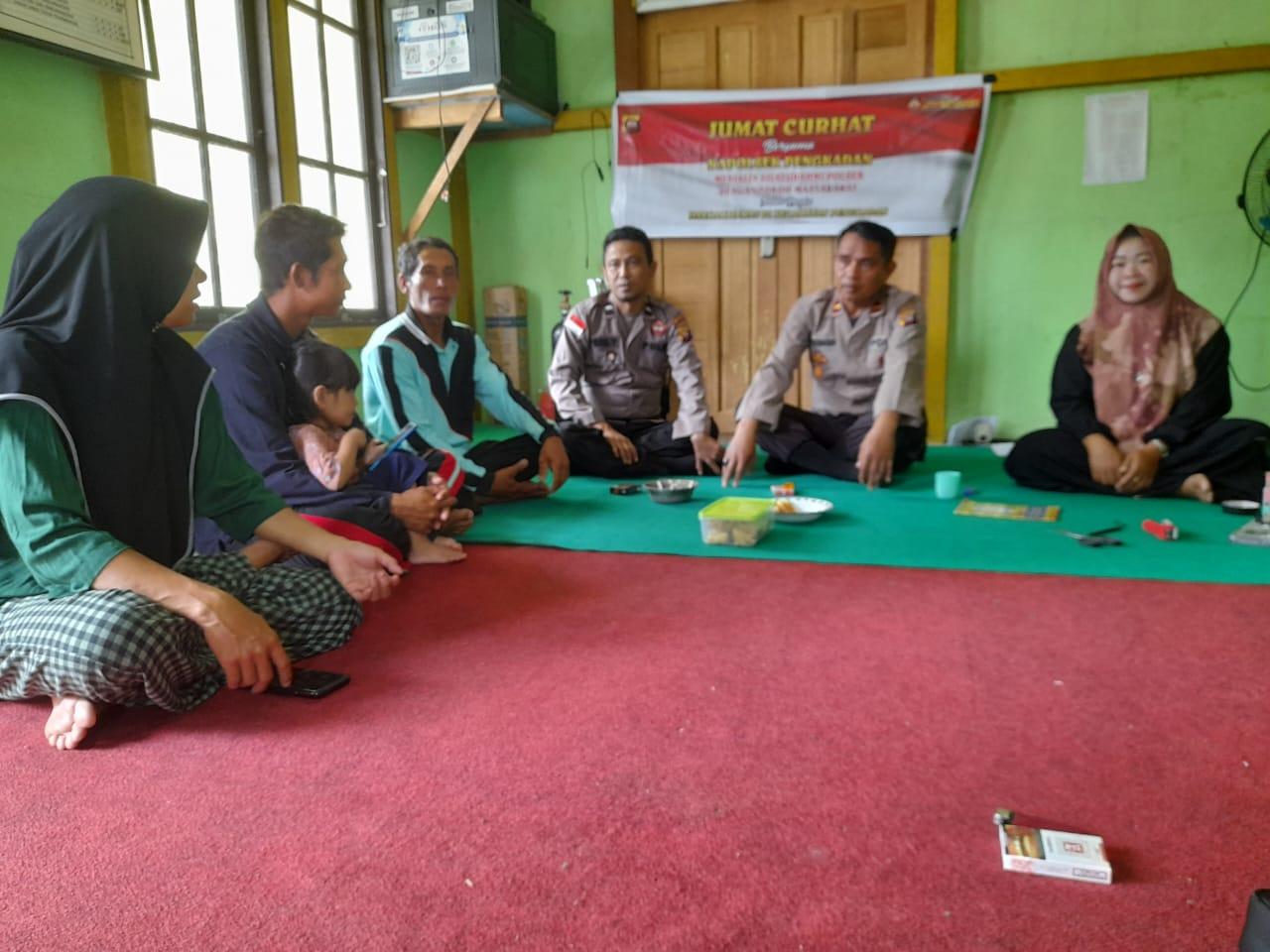Jumat Curhat, Kapolsek Pengkadan Dengarkan Aspirasi Masyarakat Desa Pengkadan Hilir