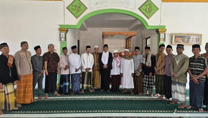 Penjabat-Bupati-Kayong-Utara-Alfian-berkesempatan-menjadi-Khatib-dan-Imam.jpg