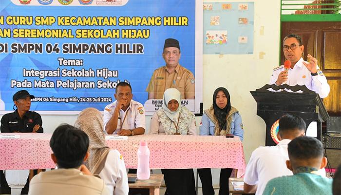 Pj Bupati Kayong Utara Alfian Berikan Arahan pada Pelatihan Guru SMP dan Seremonial Sekolah Hijau