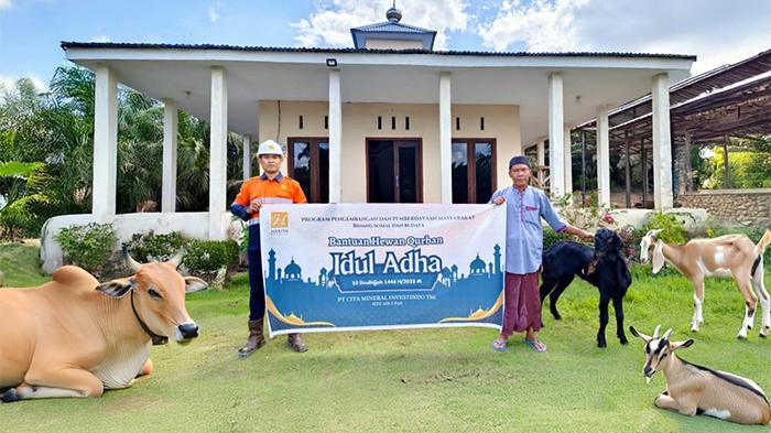Penyaluran-hewan-kurban-oleh-Manajemen-CMI-ke.jpg