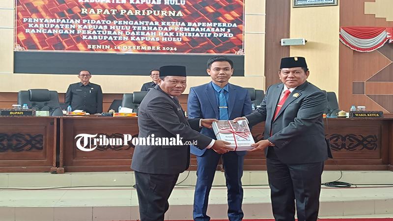 Penyerahan-Raperda-inisiatif-dewan-235r4e.jpg