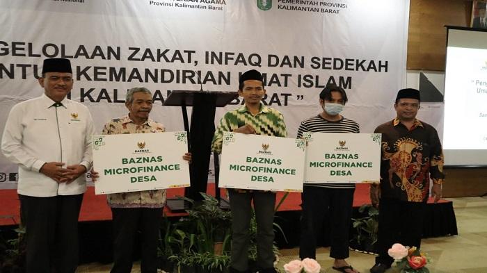 Penyerahan-bantuan-dari-program-Baznas-Microfinance-Desa-BMD.jpg