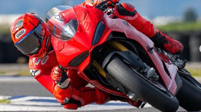 Perdana-Marc-Marquez-Resmi-Jajal-Motor-Baru-Ducati-Panigale-di-Lintasan-Balap.jpg