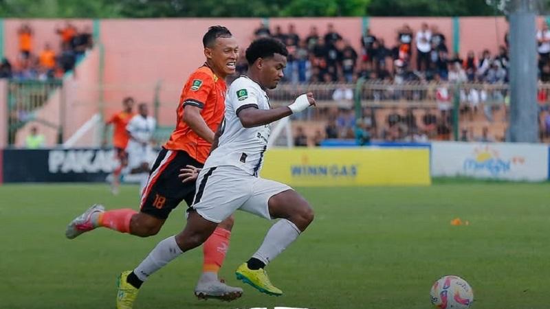 Persibo-Vs-Persipura-Jayapura-Banjir-Gol-dan-Kartu-Merah-Klasemen-Liga-2-Persela-Lamongan-Terancam.jpg