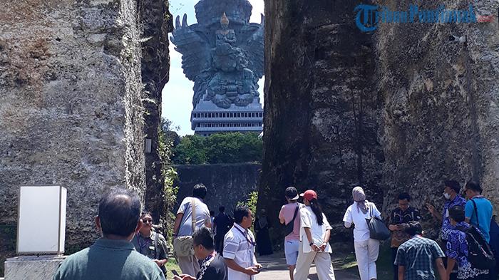 Peserta-diseminasi-hasil-presidensi-G20-Bali-yang-digelar-Bank-Indonesia-melihat-secara.jpg