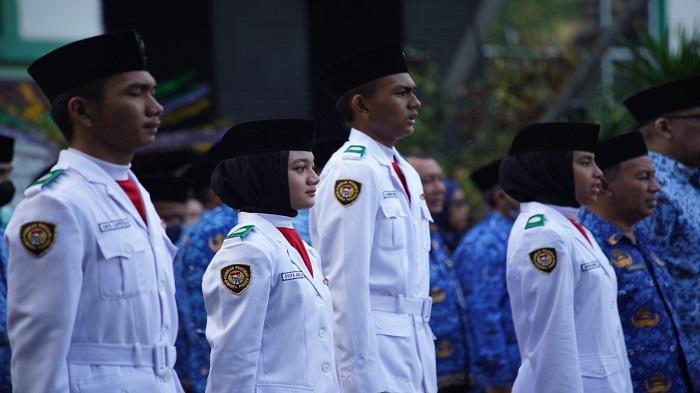 Petugas-Paskibra-peringatan-Hari-Sumpah-Pemuda-ke-94-di-lingkungan-Pemerintah.jpg
