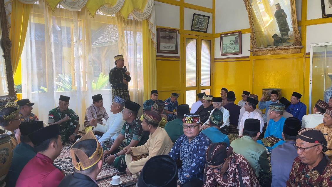 Peringatan HUT Kota Sambas ke-395, Pangeran Ratu Tarhan Dorong Pelestarian Pakaian Adat Melayu - Tribunpontianak.co.id