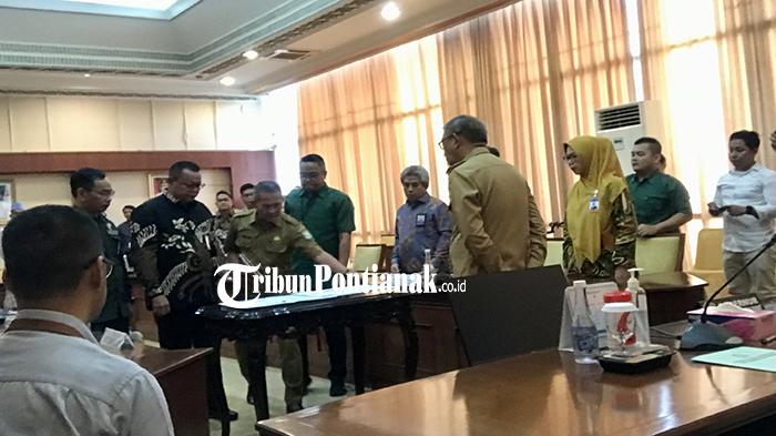 Pimpinan-ketiga-Badan-Usaha-Milik-Daerah5resw3.jpg