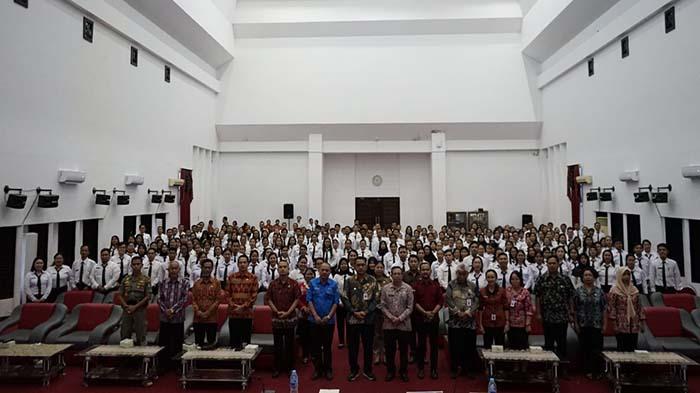 Pj Bupati Landak Gutmen Nainggolan Tutup Secara Resmi Orientasi PPPK