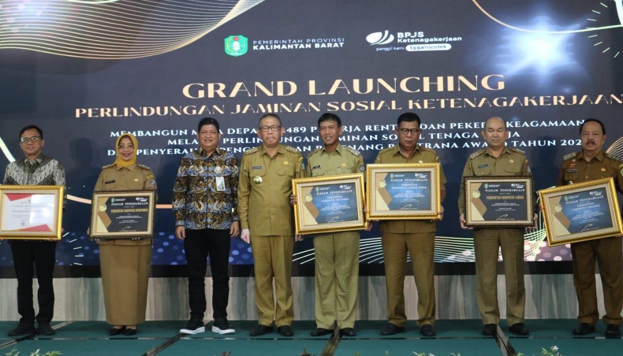 Pemkab Landak Terima Penghargaan Gerakan Perlindungan 1 Desa 100 Pekerja Rentan di Kalbar