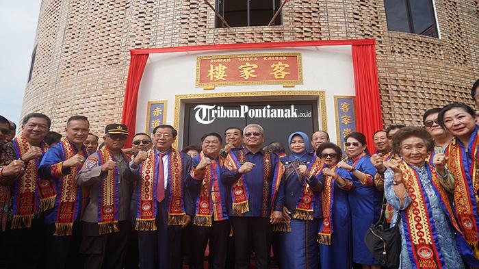 Pj-Gubernur-Kalbar-Harisson-meresmikan-5.jpg<pf>Pj-Gubernur-Kalbar-Harisson-meresmikan-1.jpg<pf>Pj-Gubernur-Kalbar-Harisson-meresmikan-6.jpg<pf>Pj-Gubernur-Kalbar-Harisson-meresmikan-4.jpg<pf>Pj-Gubernur-Kalbar-Harisson-meresmikan-2.jpg<pf>Pj-Gubernur-Kalbar-Harisson-meresmikan-3.jpg