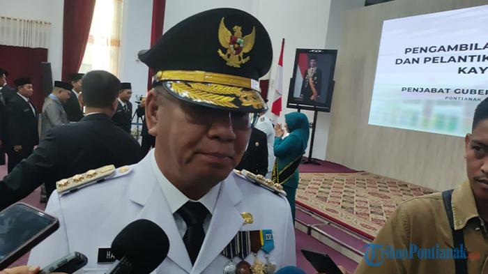 Pj-Gubernur-Kalbar-dr-Harisson-MKes-saat-diwawancarai-usai-pelantikan.jpg