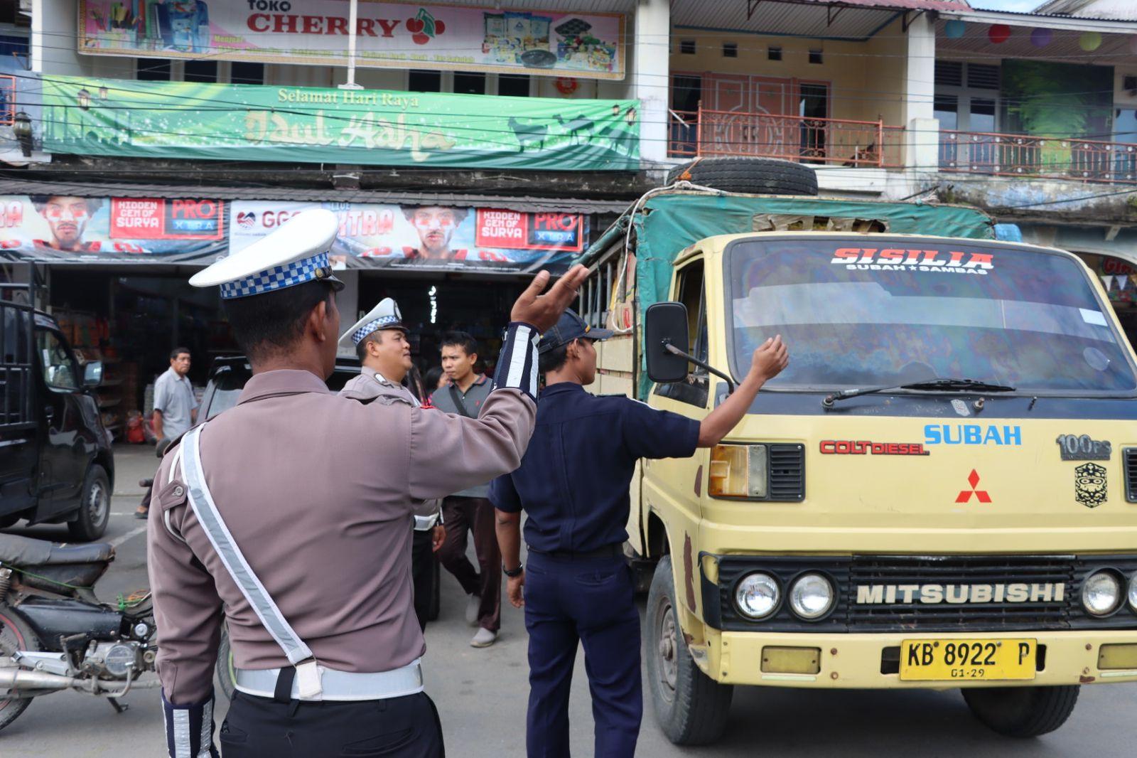 Sat Lantas Polres Sambas dan Dishub Kabupaten Sambas gelar Ramp Check Kendaraan Angkutan Umum