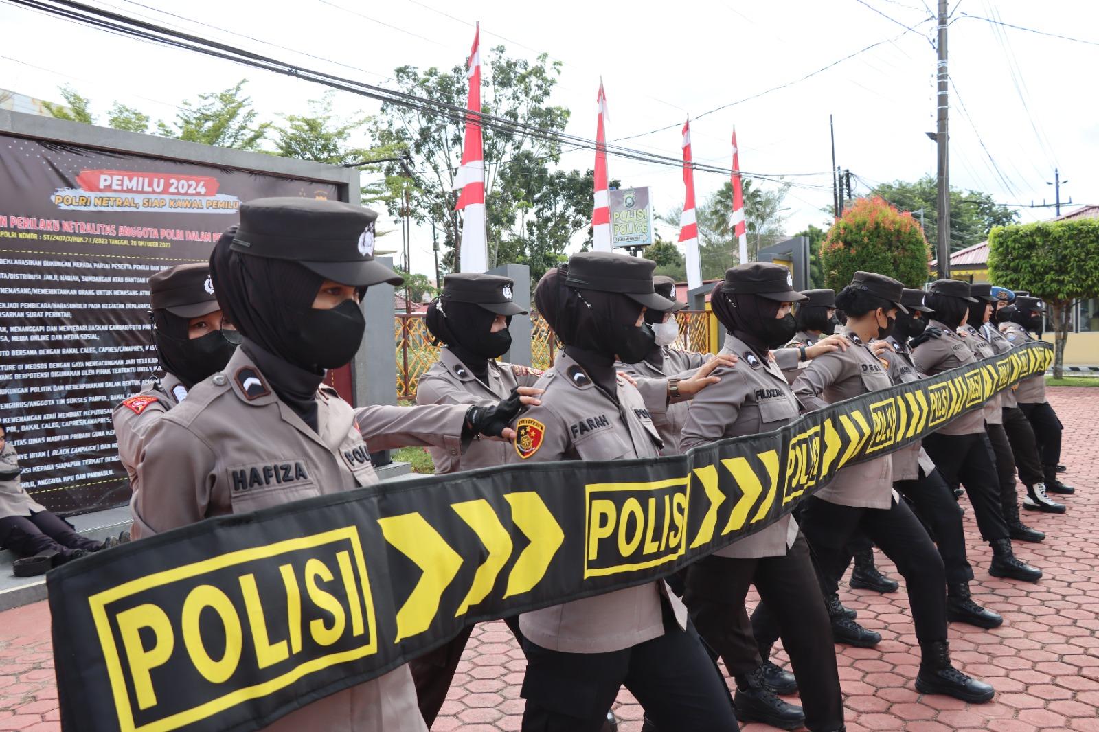 Persiapan Pengamanan Pemilu 2024, Polwan Polres Mempawah Latihan Dalmas dan Patroli