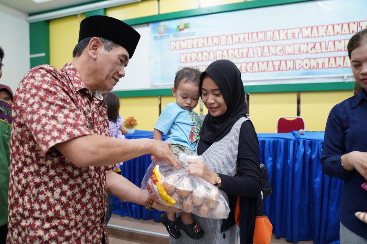 Pemkot Pontianak Serahkan Paket Makanan Tambahan ke Bayi Usia Dua Tahun ke Bawah