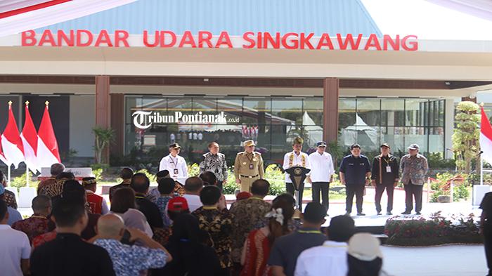 Presiden-Joko-Widodo-saat-meresmikan-pengoperasian-Bandar-Udara-3.jpg