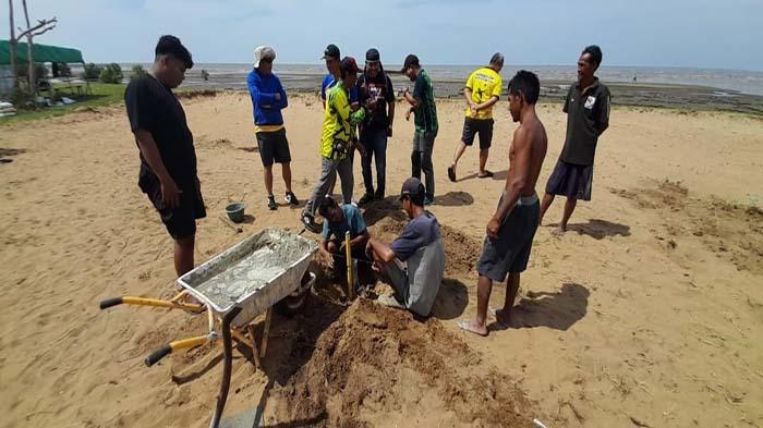 Proses-pengerjaan-venue-bola-voli-pantai-di-Pantai-Sungai-Jawi-Ketapang-432.jpg