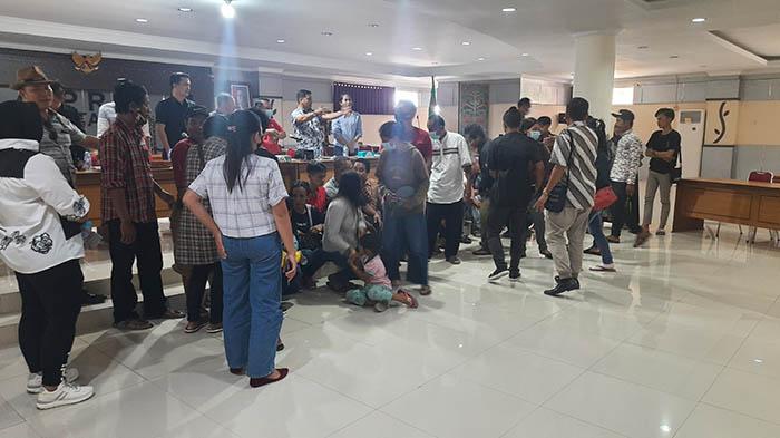 Pengunjung Sepi! PKL Kawasan Kuliner Pasar Raya Sintang Ngadu ke DPRD Menuntut Balik ke Kopel