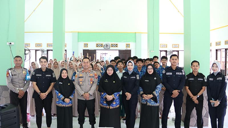 Puluhan-siswa-SMA-Negeri-1-Siantan-Kecamatan-Jongkat-antusias.jpg