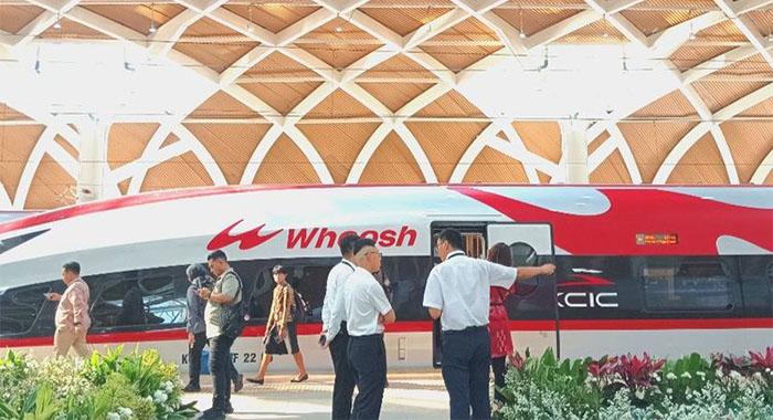 RAGAM Cara Beli Tiket Kereta Api Cepat Whoos untuk Libur Tahun 2024