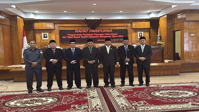 Gelar Rapat Paripurna, DPRD Mempawah Tetapkan Erlina-Juli Suryadi Burdadi Bupati dan Wakil Bupati