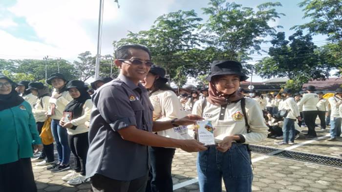 Rektor Universitas Panca Bhakti Pontianak Lepas Ratusan Mahasiswa KKN Tahun 2022