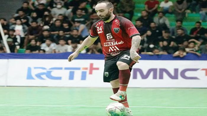 Ricardinho-pemain-Pendekar-United-saat-mengontrol-bola.jpg