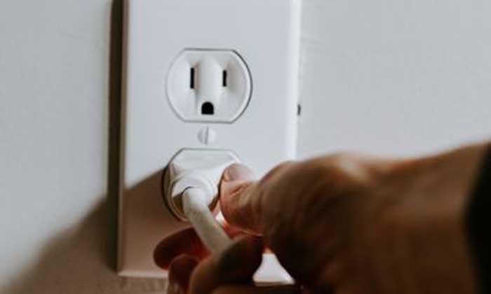 SEPELE-Cara-Hemat-Tagihan-Listrik-di-Rumah-Jangan-Lupa-Cabut-Colokan-Alat-Elektronik.jpg