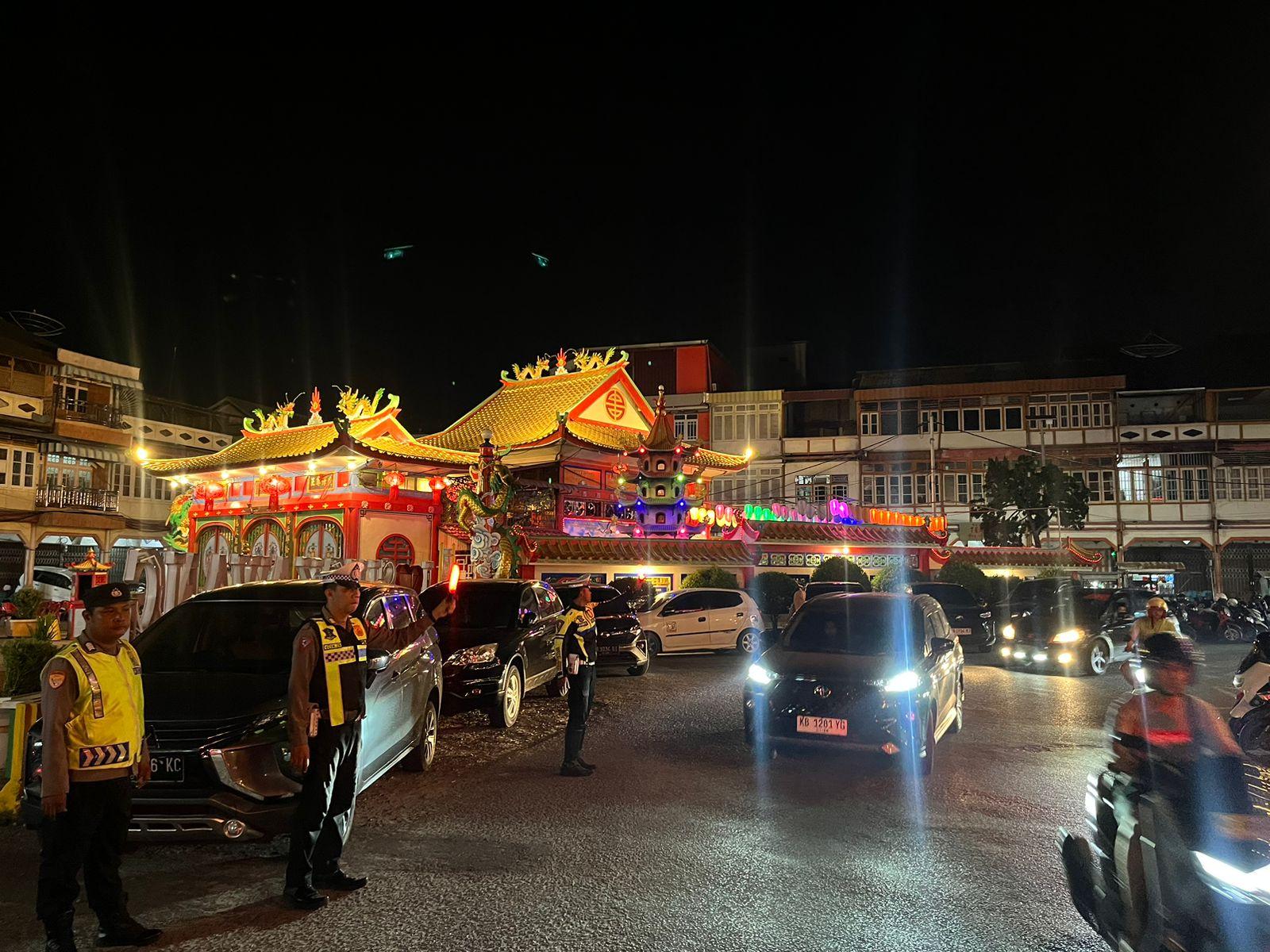 Polisi Lakukan Pengamanan Ploting Point Malam Demi Terwujudnya Kamseltibcarlantas di Kota Singkawang