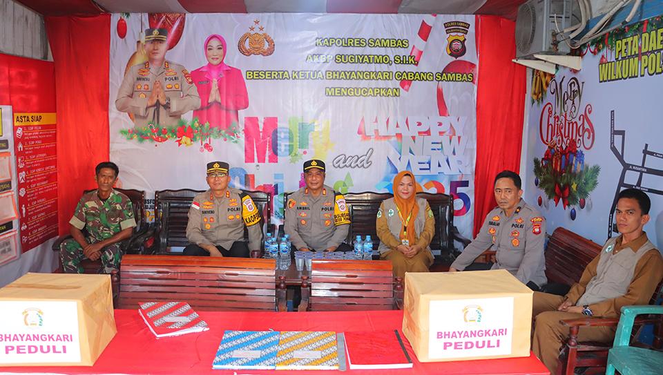 Kapolres Sambas Lakukan Pengecekan Pos Pelayanan dan Pos Pengamanan Natal 2024 dan Tahun Baru 2025