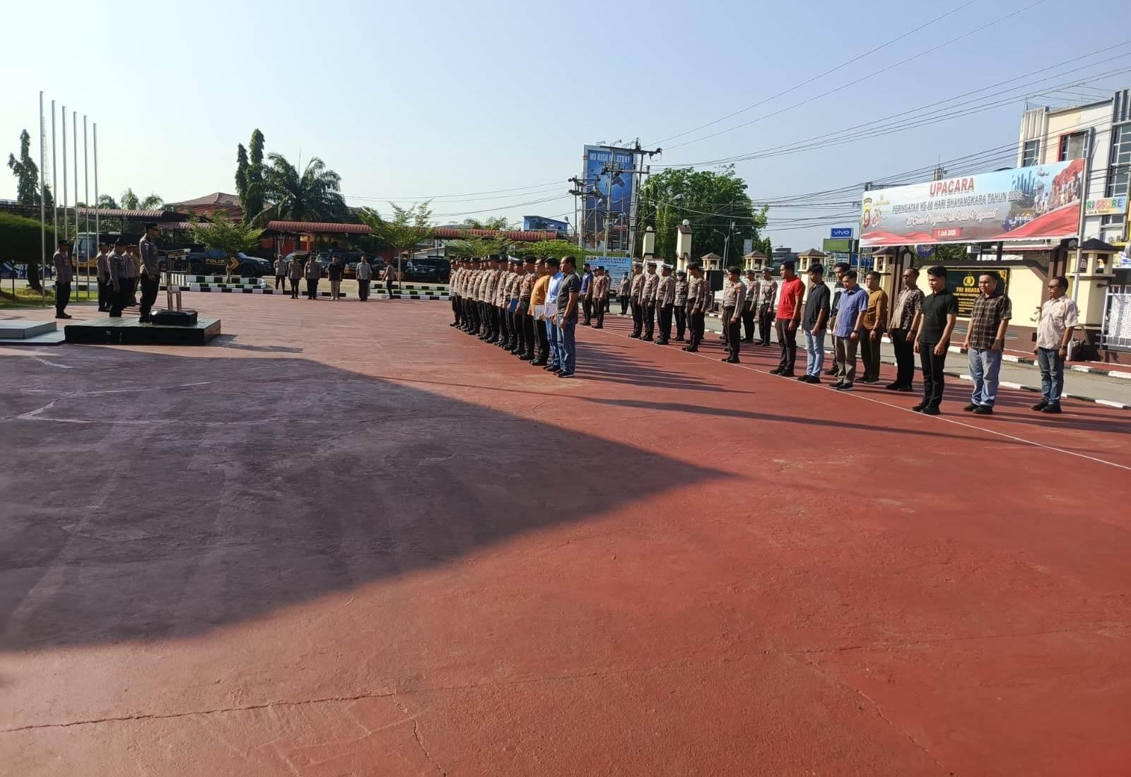 Wakapolres Sanggau Tekankan Disiplin dan Kesiapsiagaan Personel Saat Pimpin Apel Pagi - Tribunpontianak.co.id