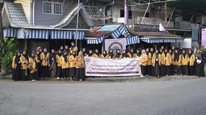 Santriwati-Pondok-Pesantren-Darunnaim-Putri-Pontianak435sew.jpg