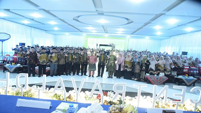 Bupati Satono Hadiri Pengukuhan Tahfidz Quran Pengantar Studi Siswa Man IC Sambas