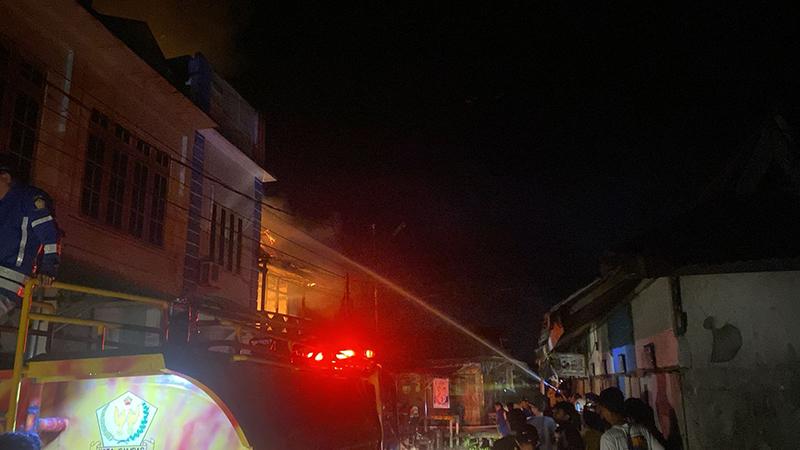 Polisi Sebut Pihaknya Masih Selidiki Penyebab Kebakaran Satu Unit Ruko di Pasar Sambas