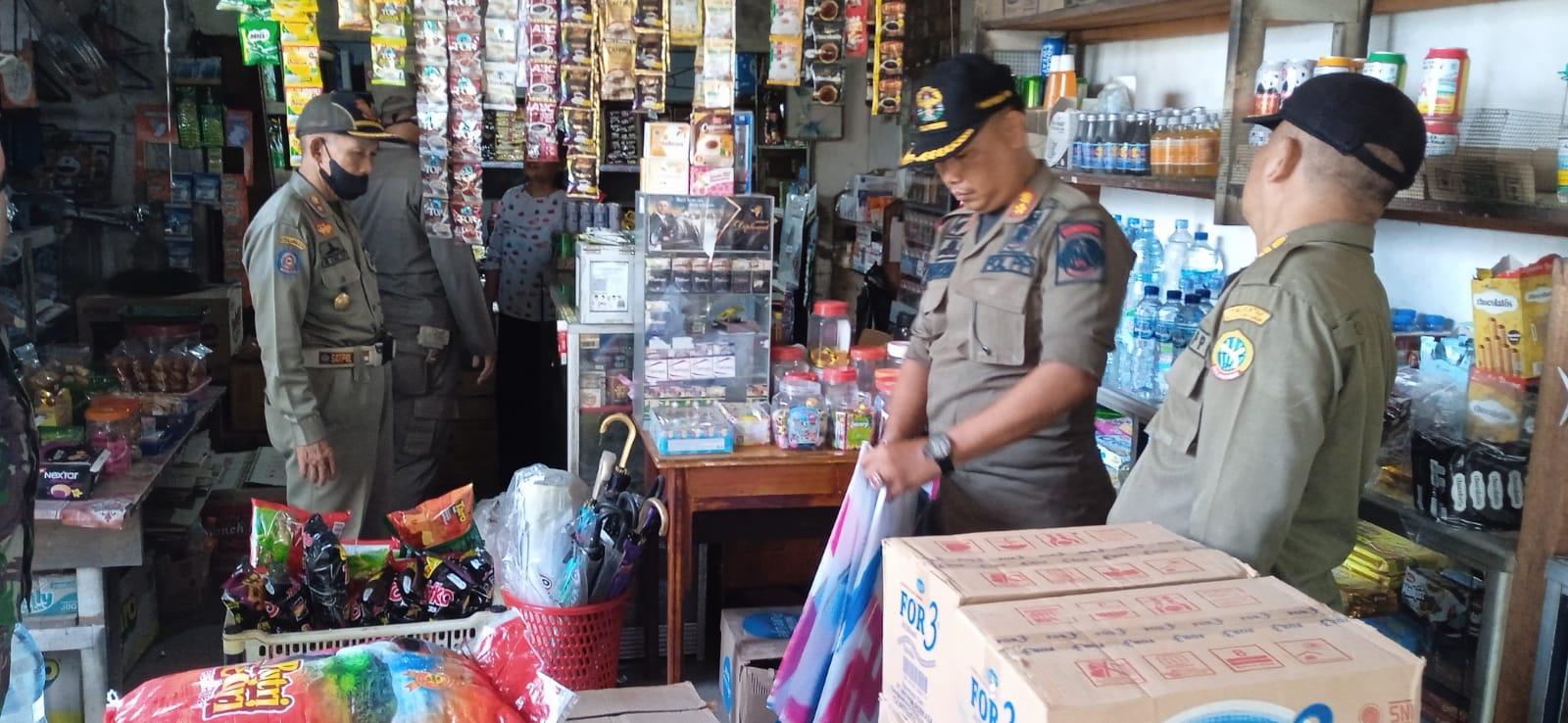 Satpol PP Razia Ratusan Layang-layang di Pontianak Timur