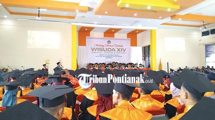 365 Lulusan Magister, Sarjana dan Diploma IAIS Sambas Diwisuda