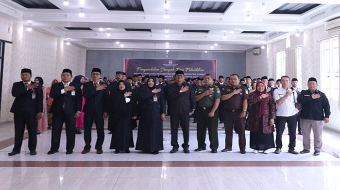 Sebanyak-95-Anggota-PPK-dilantik-oleh-Ketua-KPU-Sambas3423.jpg