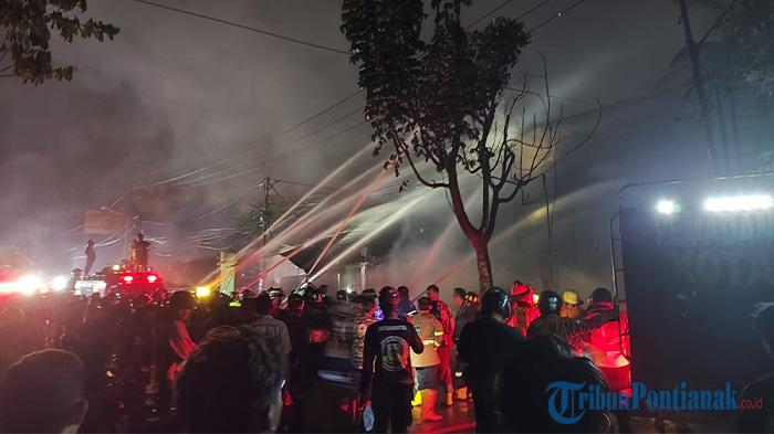 Warung dan Rumah di Jl Paris II Pontianak Terbakar, Pemilik Sedang Berkumpul Sambut Imlek