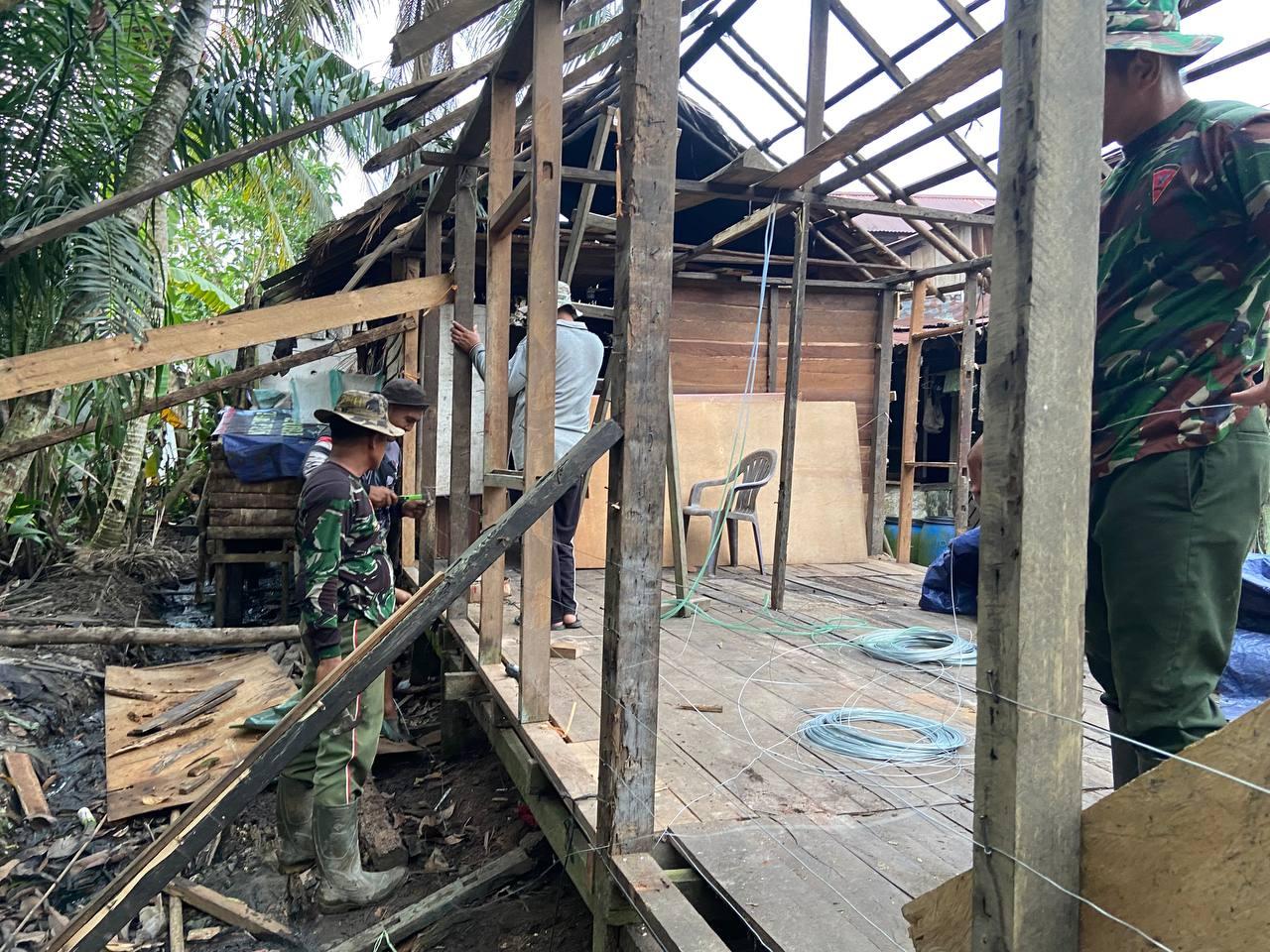 Satgas TMMD Regtas Ke 116 Kodim1208 Sambas Rehab Rumah Warga