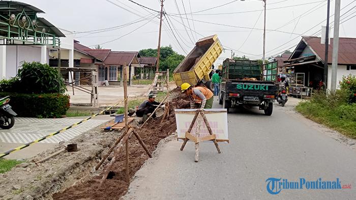 Volume Kendaraan Meningkat, Warga Puji Pelebaran Jalan Raya Sejangkung Sambas