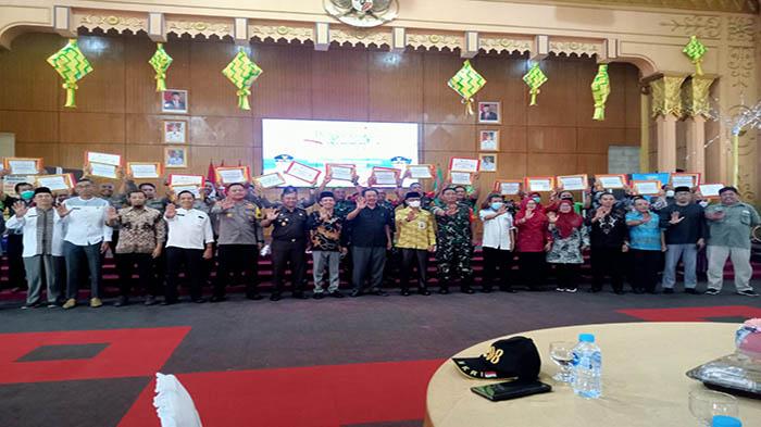 Pemkab Sambas Beri Reward Bagi Peraih Capaian Vaksinasi Tertinggi