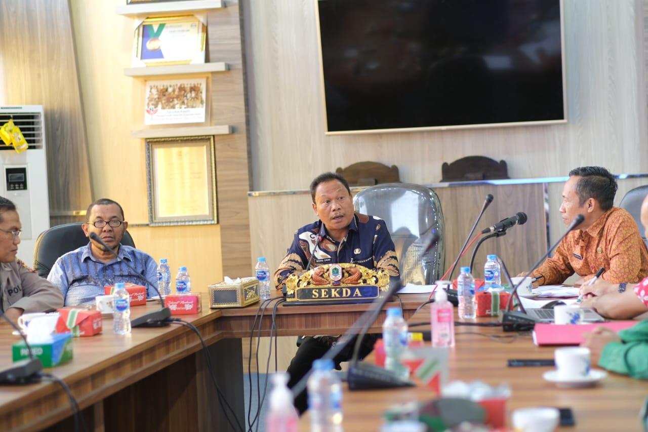 Sekretaris-Daerah-Kabupaten-Kapuas-Mohd-Zaini-saat-memimpin-rapat.jpg