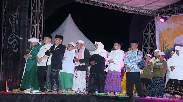 Romi Wijaya Hadir Bersama Masyarakat di Acara Tabligh Akbar dan Kayong Utara Bersholawat