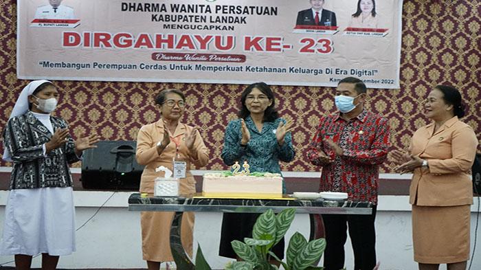 Sekretaris-Daerah-Kabupaten-Landak-Vinsensius-saat-m2354wrdf.jpg