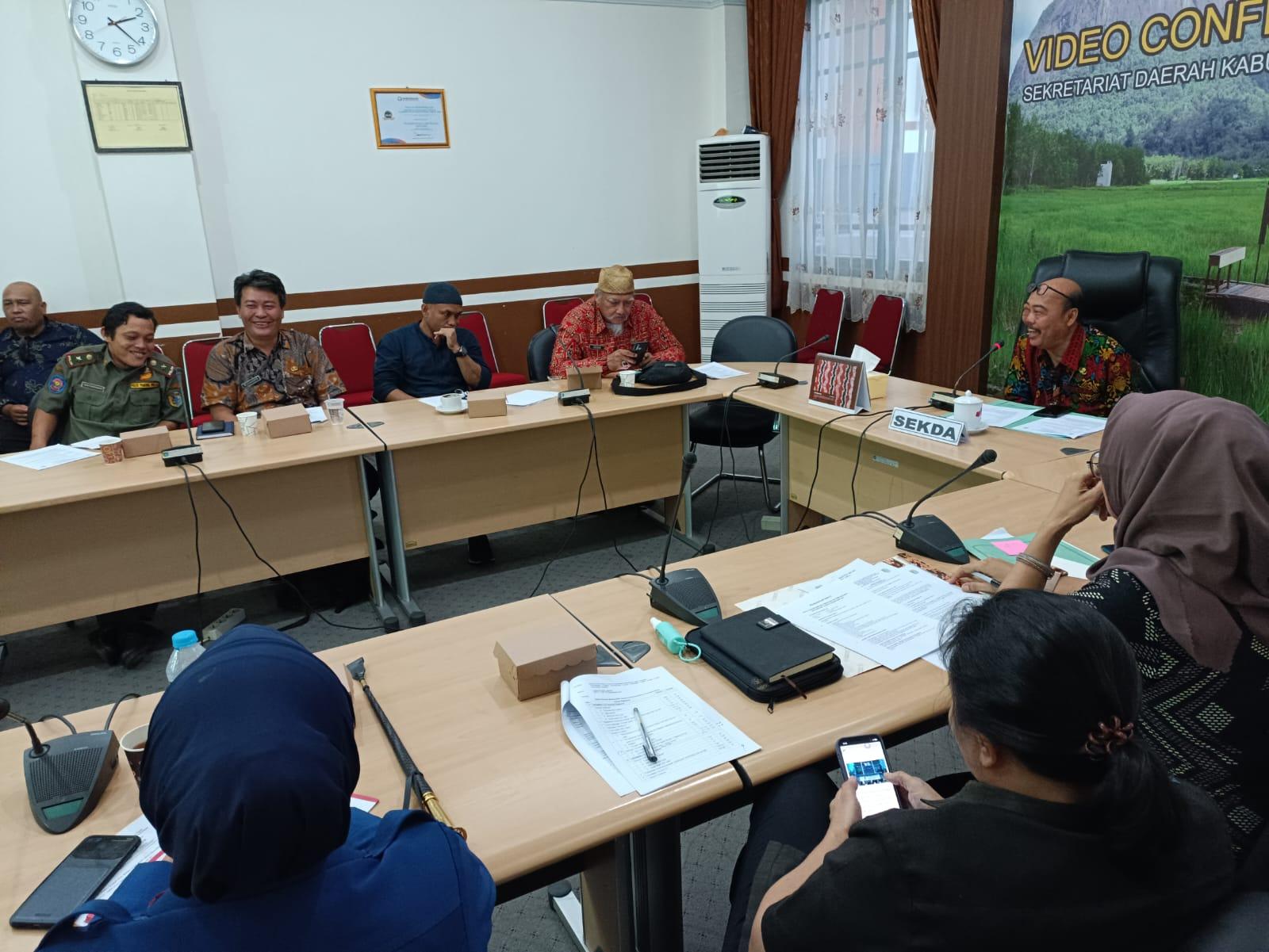 Sekda Kartiyus Minta Persoalan Sampah, Parkir dan PKL di Waterfront Sintang Harus Serius Diatasi