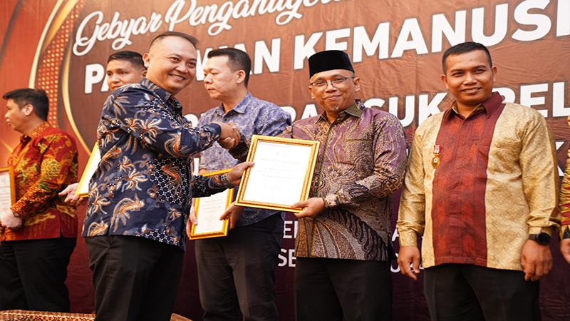 Sekretaris-Daerah-Kota-Pontianak-Amirullah-men234.jpg