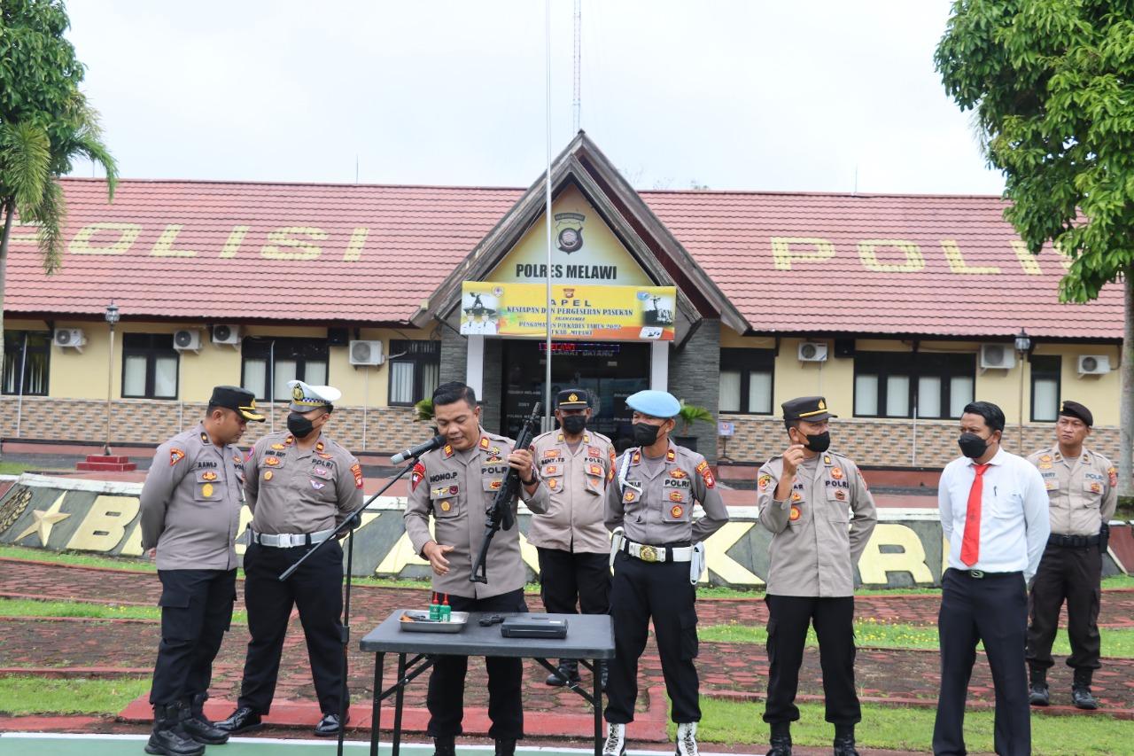 Personel Polres Melawi Gelar Latihan Pengenalan dan Bongkar Pasang 3 Jenis Senpi Dinas Polri