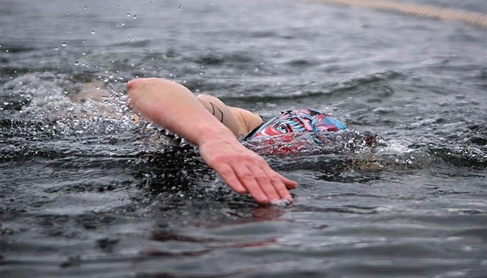 Seorang-peserta-berenang-selama-kompetisi-3636736.jpg